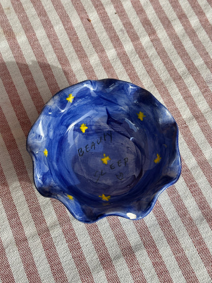 Beauty sleep ruffle bowl