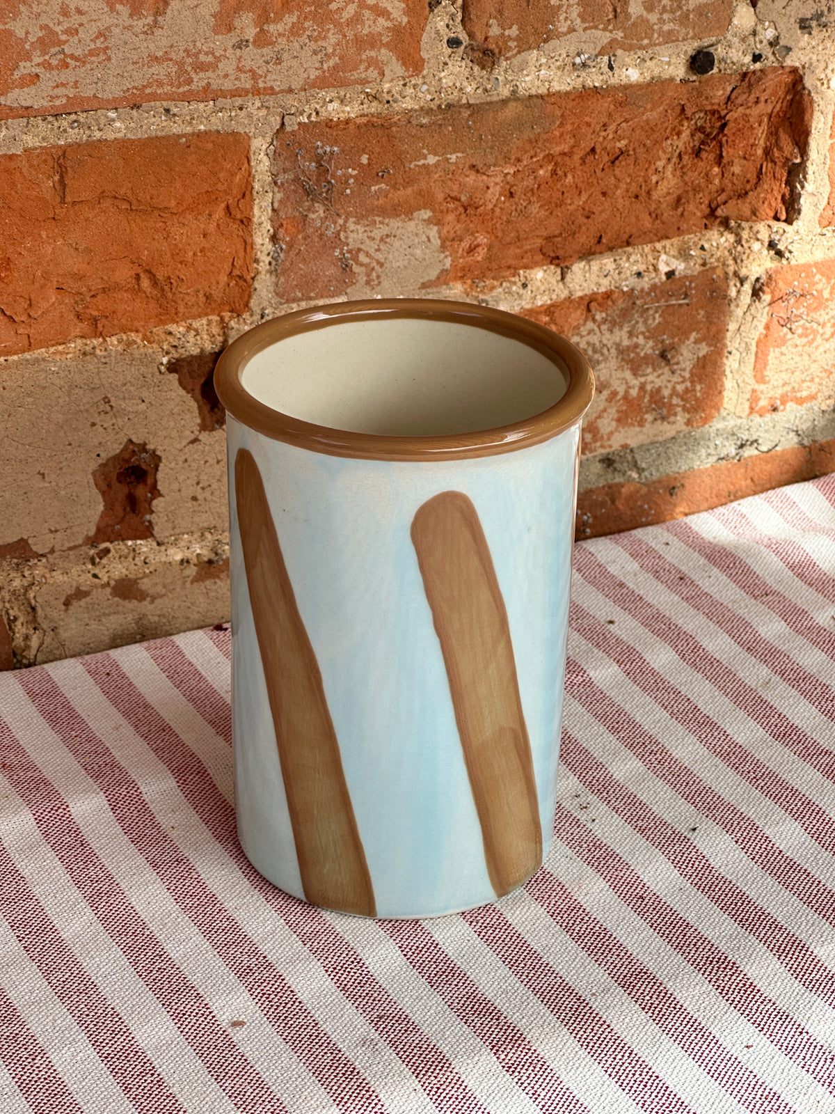 Utensil pot